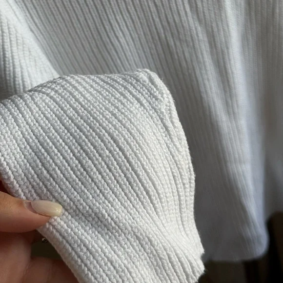 Tyler Boe Classic White V-Neck Sweater | Medium - Picture 4 of 9
